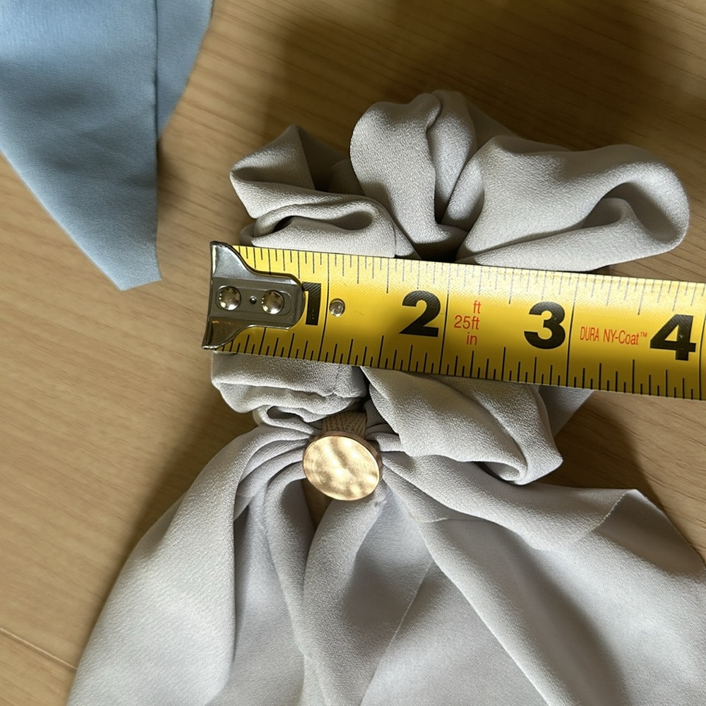 Express Bow Scrunchie Set - Picture 7 of 9